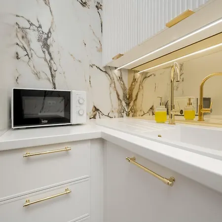 Elegant With Parking On Kepa Mieszczanska By Renters Prestige Wroclaw