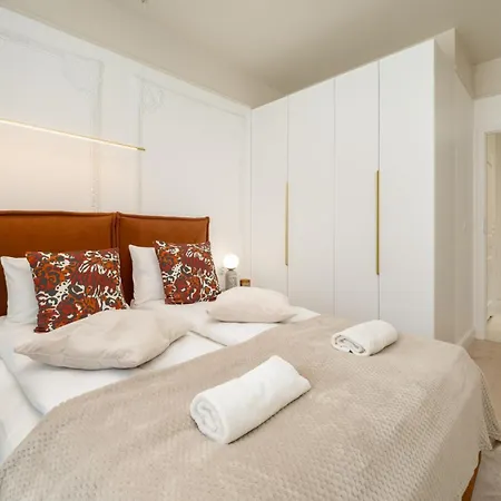 Elegant With Parking On Kepa Mieszczanska By Renters Prestige