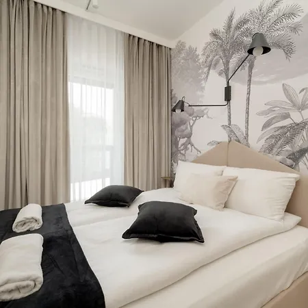 Апартаменты Elegant With Parking On Kepa Mieszczanska By Renters Prestige *