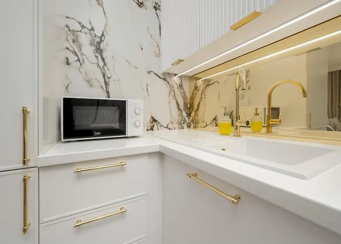 Elegant With Parking On Kepa Mieszczanska By Renters Prestige Wrocław